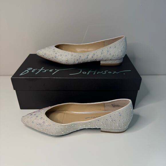 Betsey Johnson Womens White SB-Jude Pearl Beaded Ballet Flats Size 7M Wedding - Picture 2 of 10